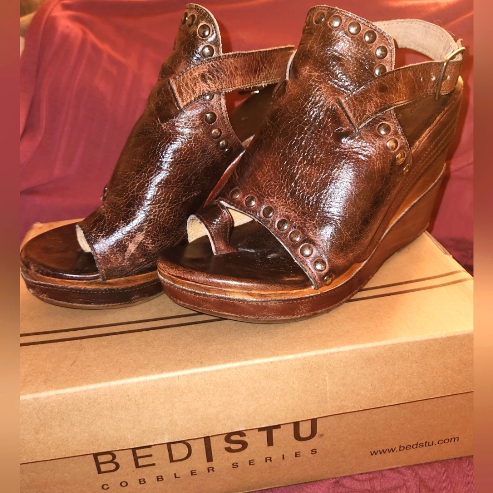 Betsu Wedges